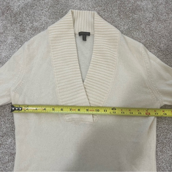 Cashmere Ivory V Neck Sweater Size Medium - Picture 8 of 9